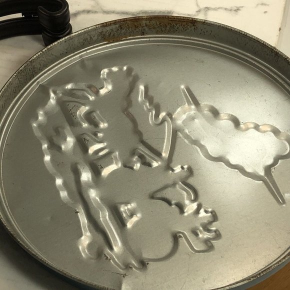 Shirley Jean Fruit Cake Tin Horse & Carriage Blue White Embossed lid Baltimore - Picture 7 of 10